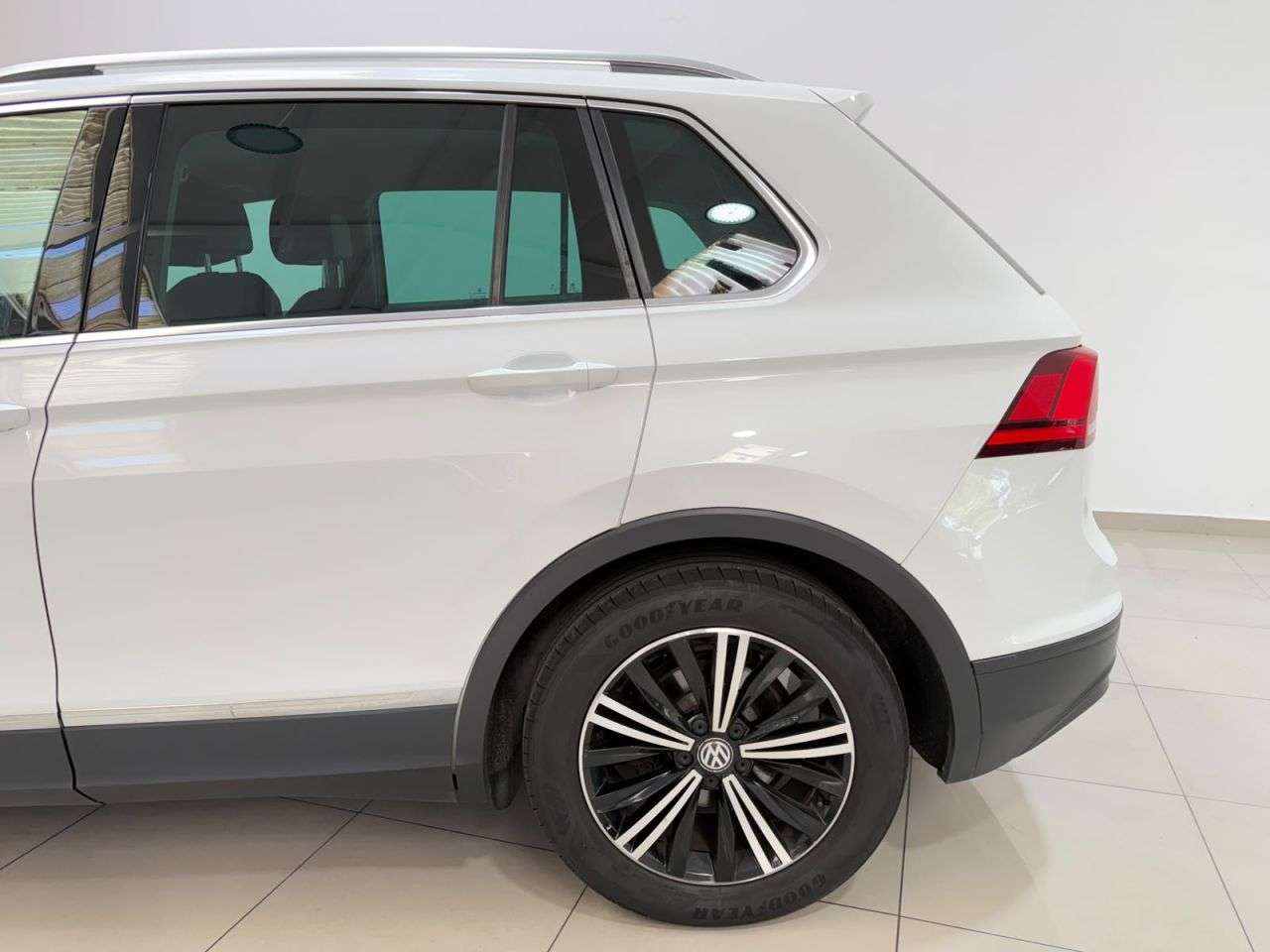 2018 VOLKSWAGEN TIGUAN 2018 VOLKSWAGEN TIGUAN