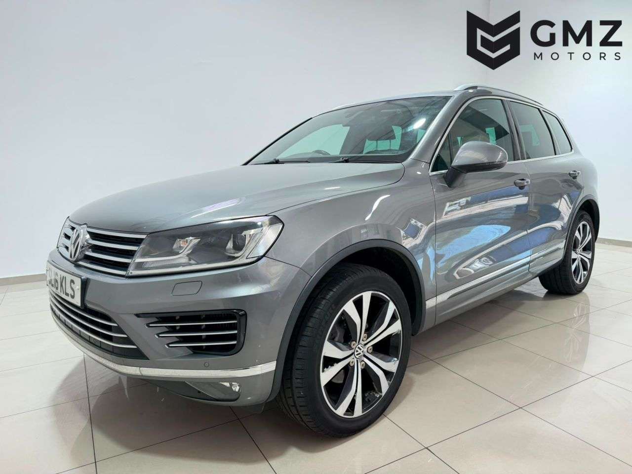 A 2016 VOLKSWAGEN TOUAREG 3.0 TDI V6 BlueMotion Tech R-Line SUV 5dr Diesel Tiptronic 4WD Euro 6 (s/s) A 2016 VOLKSWAGEN TOUAREG 3.0 TDI V6 BlueMotion Tech R-Line SUV 5dr Diesel Tiptronic 4WD Euro 6 (s/s)