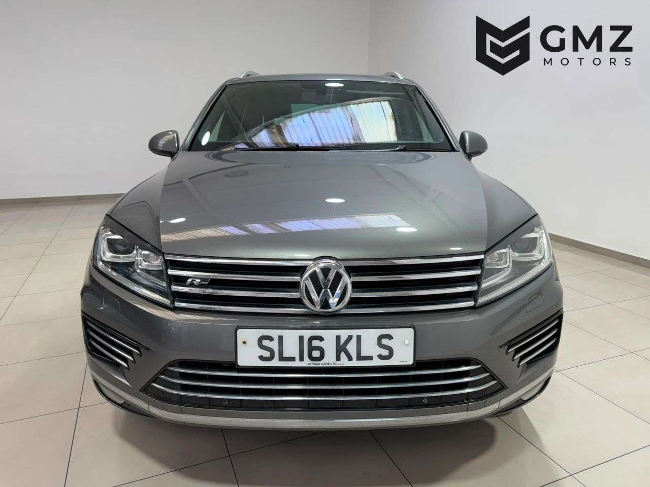 A 2016 VOLKSWAGEN TOUAREG 3.0 TDI V6 BlueMotion Tech R-Line SUV 5dr Diesel Tiptronic 4WD Euro 6 (s/s) A 2016 VOLKSWAGEN TOUAREG 3.0 TDI V6 BlueMotion Tech R-Line SUV 5dr Diesel Tiptronic 4WD Euro 6 (s/s)
