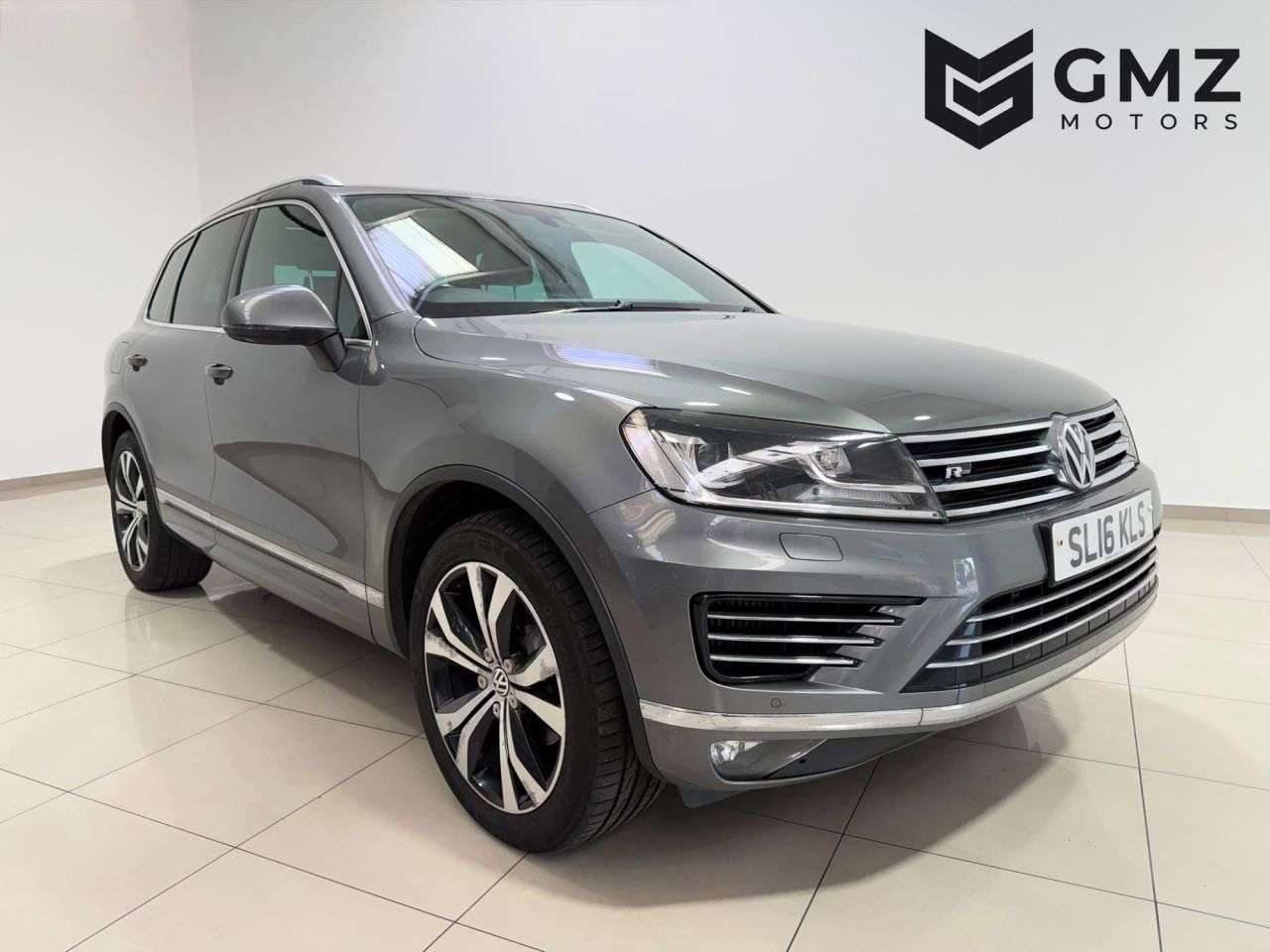 A 2016 VOLKSWAGEN TOUAREG 3.0 TDI V6 BlueMotion Tech R-Line SUV 5dr Diesel Tiptronic 4WD Euro 6 (s/s) A 2016 VOLKSWAGEN TOUAREG 3.0 TDI V6 BlueMotion Tech R-Line SUV 5dr Diesel Tiptronic 4WD Euro 6 (s/s)