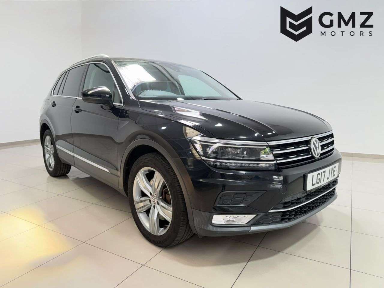 A 2017 VOLKSWAGEN TIGUAN 2.0 TDI BlueMotion Tech SEL SUV 5dr Diesel DSG 4Motion Euro 6 (s/s) (190 ps A 2017 VOLKSWAGEN TIGUAN 2.0 TDI BlueMotion Tech SEL SUV 5dr Diesel DSG 4Motion Euro 6 (s/s) (190 ps