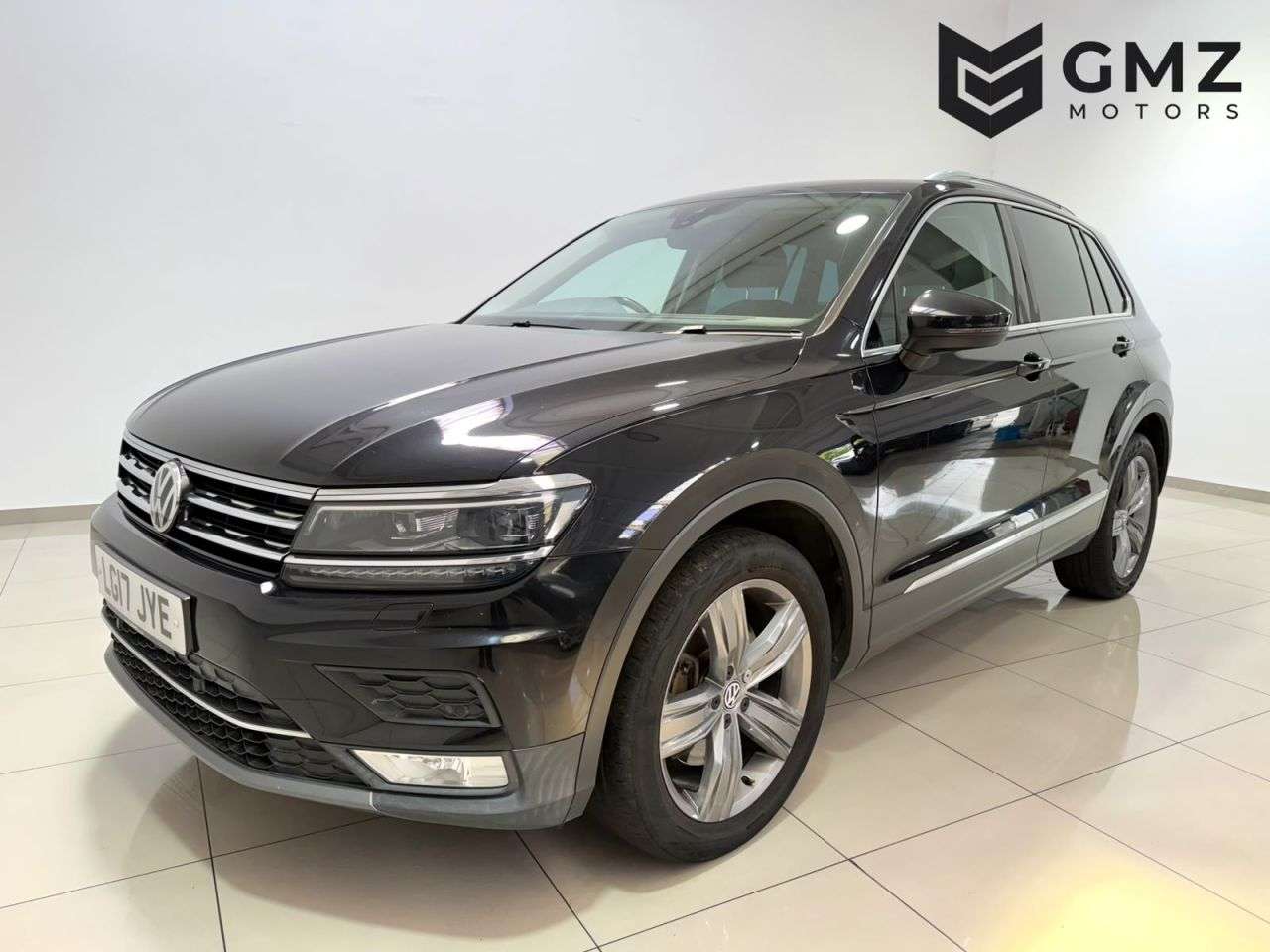 A 2017 VOLKSWAGEN TIGUAN 2.0 TDI BlueMotion Tech SEL SUV 5dr Diesel DSG 4Motion Euro 6 (s/s) (190 ps A 2017 VOLKSWAGEN TIGUAN 2.0 TDI BlueMotion Tech SEL SUV 5dr Diesel DSG 4Motion Euro 6 (s/s) (190 ps