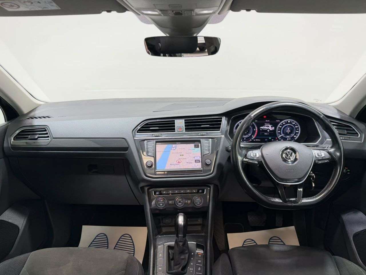 A 2017 VOLKSWAGEN TIGUAN 2.0 TDI BlueMotion Tech SEL SUV 5dr Diesel DSG 4Motion Euro 6 (s/s) (190 ps A 2017 VOLKSWAGEN TIGUAN 2.0 TDI BlueMotion Tech SEL SUV 5dr Diesel DSG 4Motion Euro 6 (s/s) (190 ps