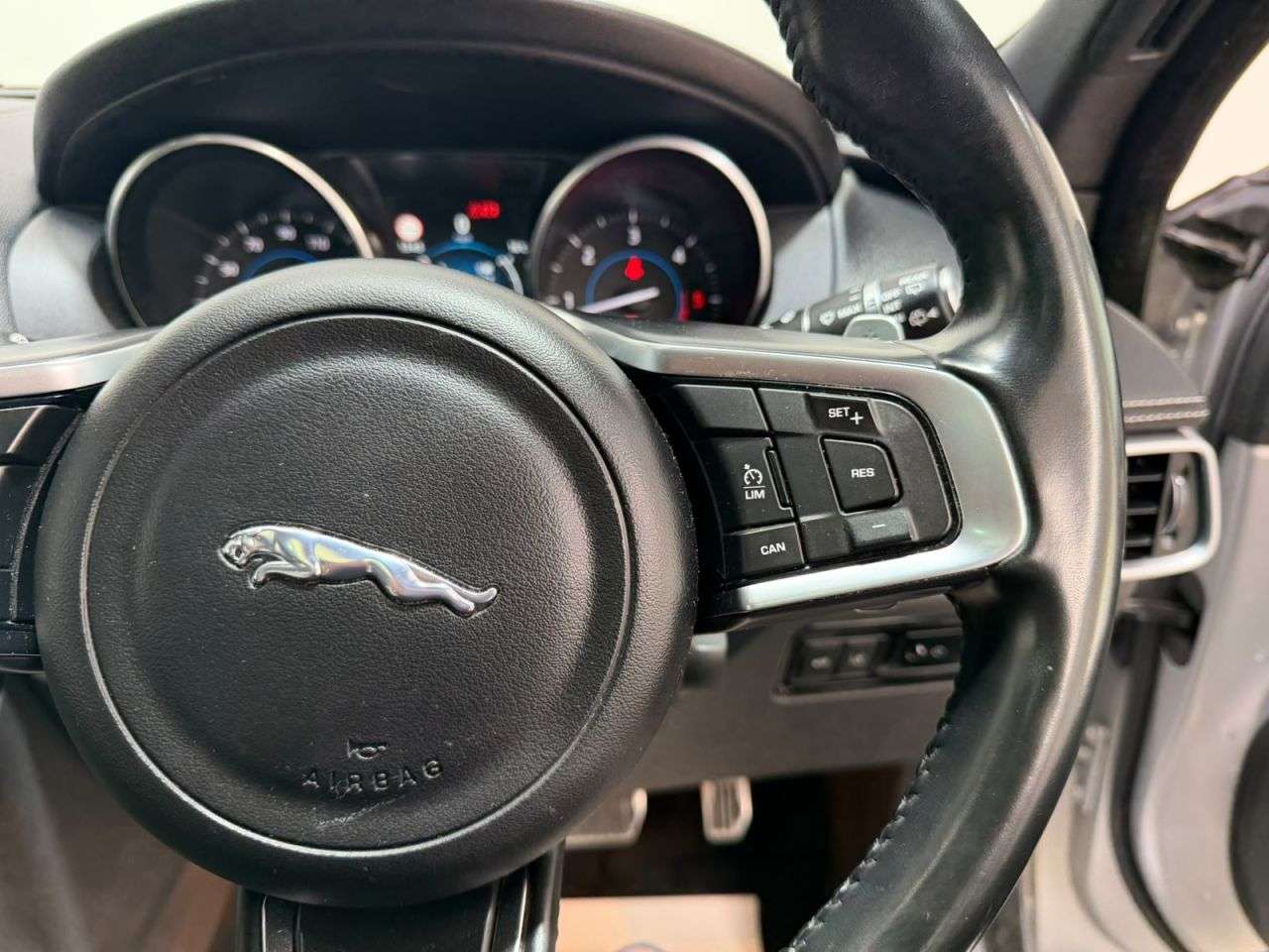 2016 JAGUAR F-PACE 2016 JAGUAR F-PACE