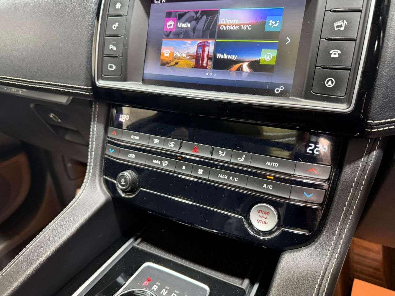 2016 JAGUAR F-PACE 2016 JAGUAR F-PACE