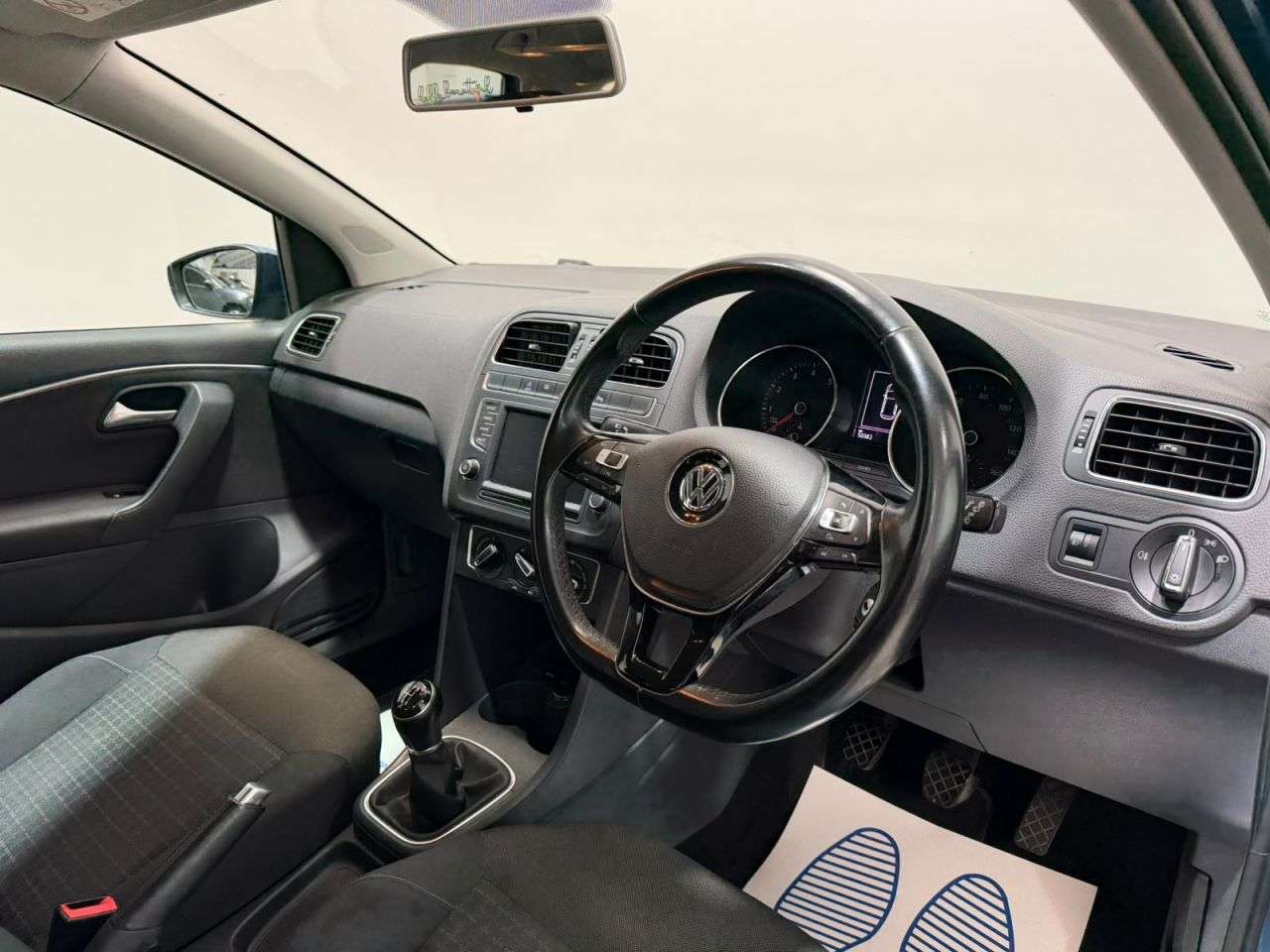 A 2015 VOLKSWAGEN POLO 1.0 BlueMotion Tech SE Hatchback 5dr Petrol Manual Euro 6 (s/s) (60 ps) NAT A 2015 VOLKSWAGEN POLO 1.0 BlueMotion Tech SE Hatchback 5dr Petrol Manual Euro 6 (s/s) (60 ps) NAT