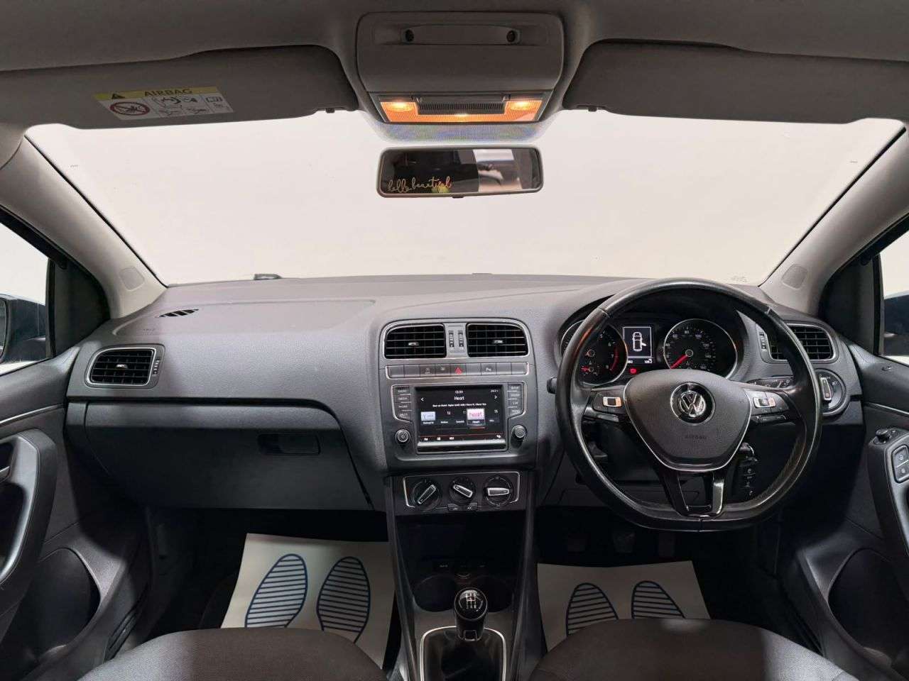 A 2015 VOLKSWAGEN POLO 1.0 BlueMotion Tech SE Hatchback 5dr Petrol Manual Euro 6 (s/s) (60 ps) NAT A 2015 VOLKSWAGEN POLO 1.0 BlueMotion Tech SE Hatchback 5dr Petrol Manual Euro 6 (s/s) (60 ps) NAT