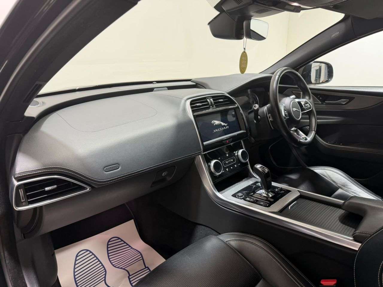 2019 JAGUAR XE 2019 JAGUAR XE