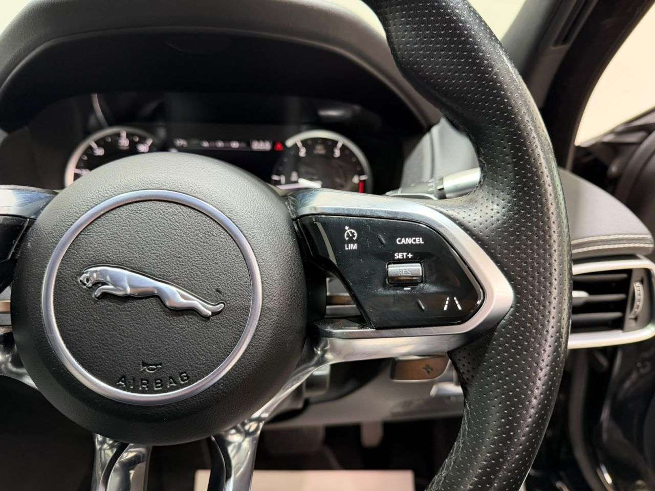 2019 JAGUAR XE 2019 JAGUAR XE