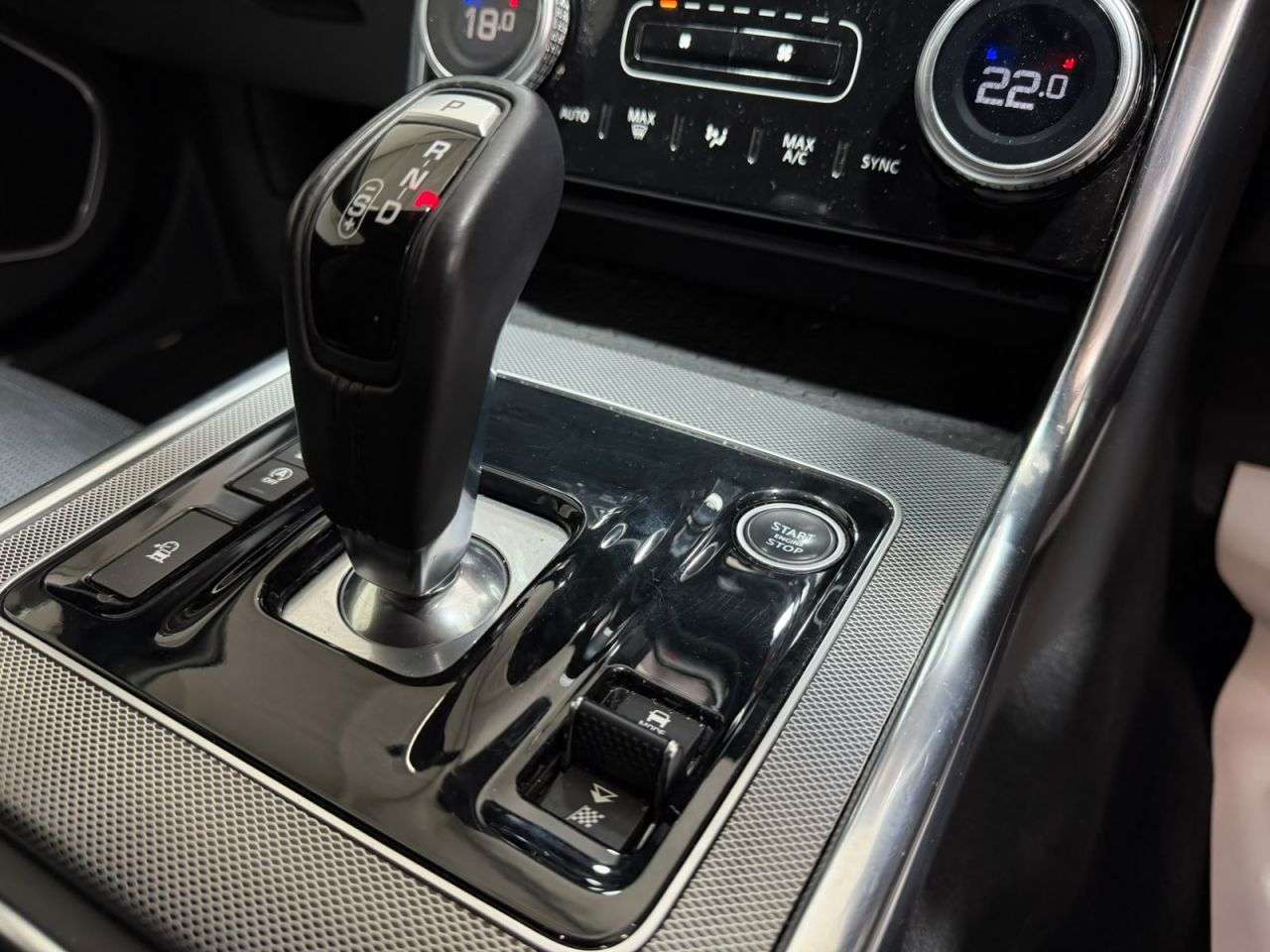 2019 JAGUAR XE 2019 JAGUAR XE