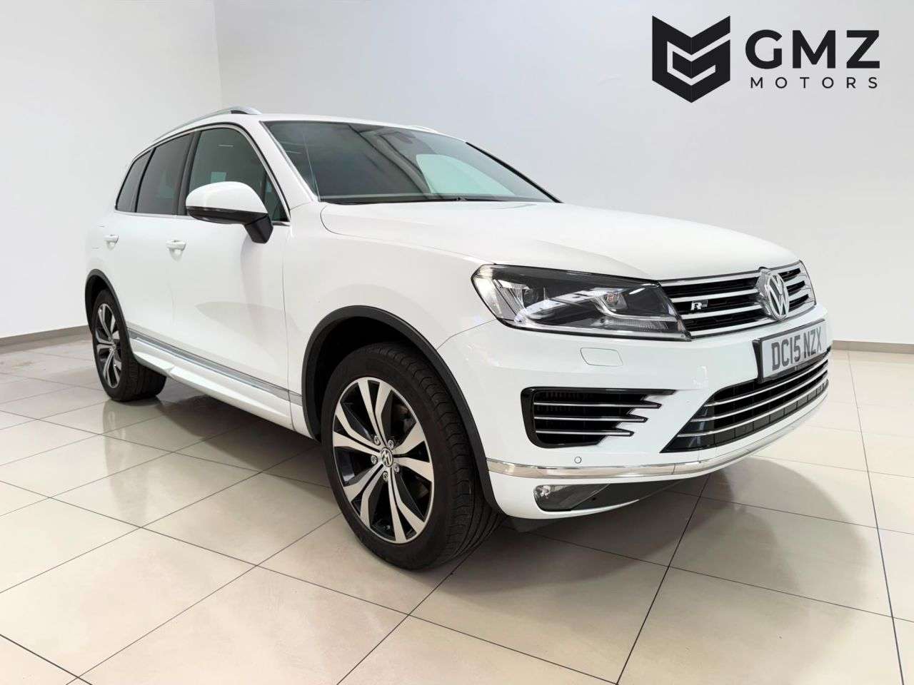 A 2015 VOLKSWAGEN TOUAREG 3.0 TDI V6 BlueMotion Tech R-Line SUV 5dr Diesel Tiptronic 4WD Euro 6 (s/s) A 2015 VOLKSWAGEN TOUAREG 3.0 TDI V6 BlueMotion Tech R-Line SUV 5dr Diesel Tiptronic 4WD Euro 6 (s/s)