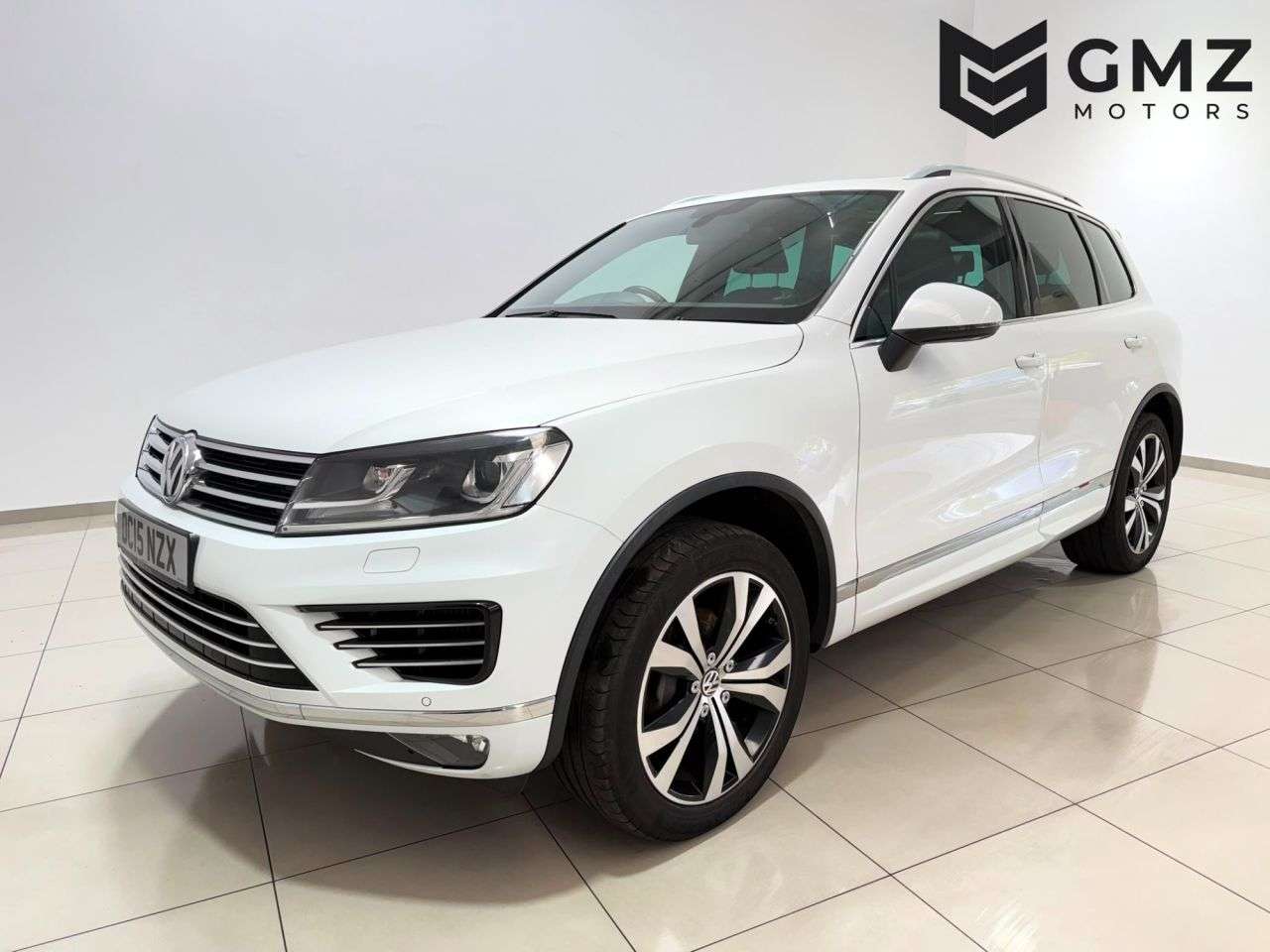 A 2015 VOLKSWAGEN TOUAREG 3.0 TDI V6 BlueMotion Tech R-Line SUV 5dr Diesel Tiptronic 4WD Euro 6 (s/s) A 2015 VOLKSWAGEN TOUAREG 3.0 TDI V6 BlueMotion Tech R-Line SUV 5dr Diesel Tiptronic 4WD Euro 6 (s/s)