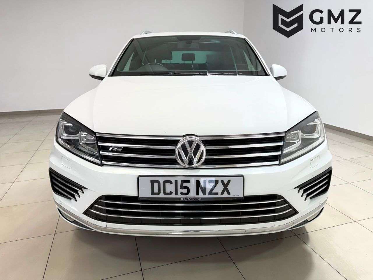 A 2015 VOLKSWAGEN TOUAREG 3.0 TDI V6 BlueMotion Tech R-Line SUV 5dr Diesel Tiptronic 4WD Euro 6 (s/s) A 2015 VOLKSWAGEN TOUAREG 3.0 TDI V6 BlueMotion Tech R-Line SUV 5dr Diesel Tiptronic 4WD Euro 6 (s/s)