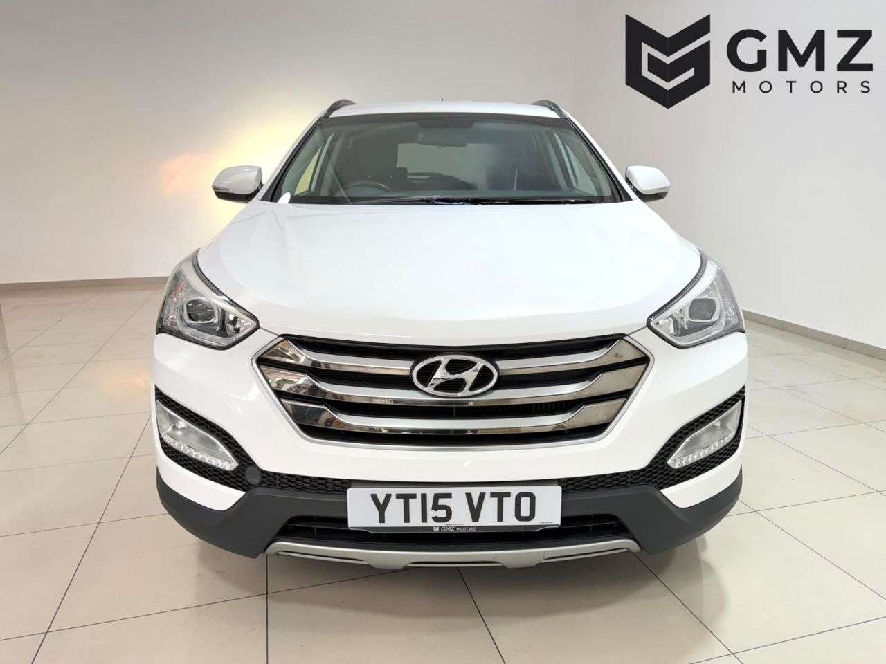 A 2015 HYUNDAI SANTA FE 2.2 CRDi Premium SUV 5dr Diesel Auto 4WD Euro 5 (5 seat) (194 bhp) A 2015 HYUNDAI SANTA FE 2.2 CRDi Premium SUV 5dr Diesel Auto 4WD Euro 5 (5 seat) (194 bhp)