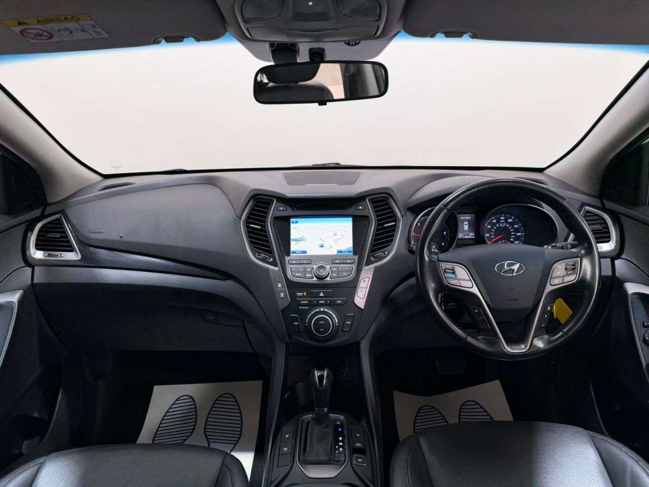 A 2015 HYUNDAI SANTA FE 2.2 CRDi Premium SUV 5dr Diesel Auto 4WD Euro 5 (5 seat) (194 bhp) A 2015 HYUNDAI SANTA FE 2.2 CRDi Premium SUV 5dr Diesel Auto 4WD Euro 5 (5 seat) (194 bhp)
