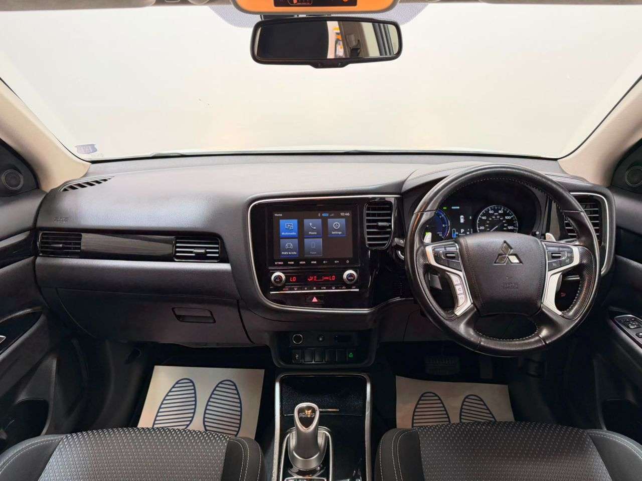 A 2019 MITSUBISHI OUTLANDER 2.4h TwinMotor 13.8kWh Design SUV 5dr Petrol Plug-in Hybrid CVT 4WD Euro 6 A 2019 MITSUBISHI OUTLANDER 2.4h TwinMotor 13.8kWh Design SUV 5dr Petrol Plug-in Hybrid CVT 4WD Euro 6