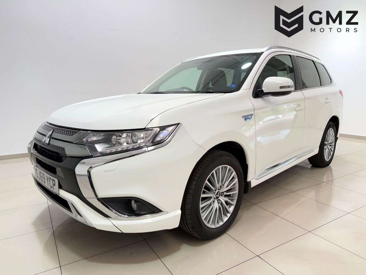 A 2019 MITSUBISHI OUTLANDER 2.4h TwinMotor 13.8kWh Design SUV 5dr Petrol Plug-in Hybrid CVT 4WD Euro 6 A 2019 MITSUBISHI OUTLANDER 2.4h TwinMotor 13.8kWh Design SUV 5dr Petrol Plug-in Hybrid CVT 4WD Euro 6
