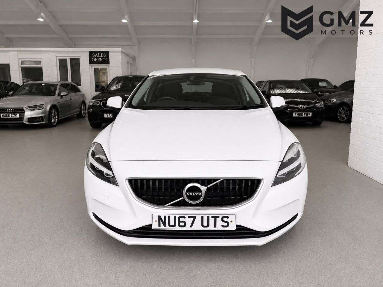 A 2017 VOLVO V40 2.0 T2 Momentum Hatchback 5dr Petrol Manual Euro 6 (s/s) (122 ps) NATIONWID A 2017 VOLVO V40 2.0 T2 Momentum Hatchback 5dr Petrol Manual Euro 6 (s/s) (122 ps) NATIONWID
