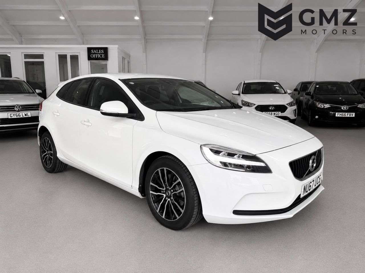 A 2017 VOLVO V40 2.0 T2 Momentum Hatchback 5dr Petrol Manual Euro 6 (s/s) (122 ps) NATIONWID A 2017 VOLVO V40 2.0 T2 Momentum Hatchback 5dr Petrol Manual Euro 6 (s/s) (122 ps) NATIONWID