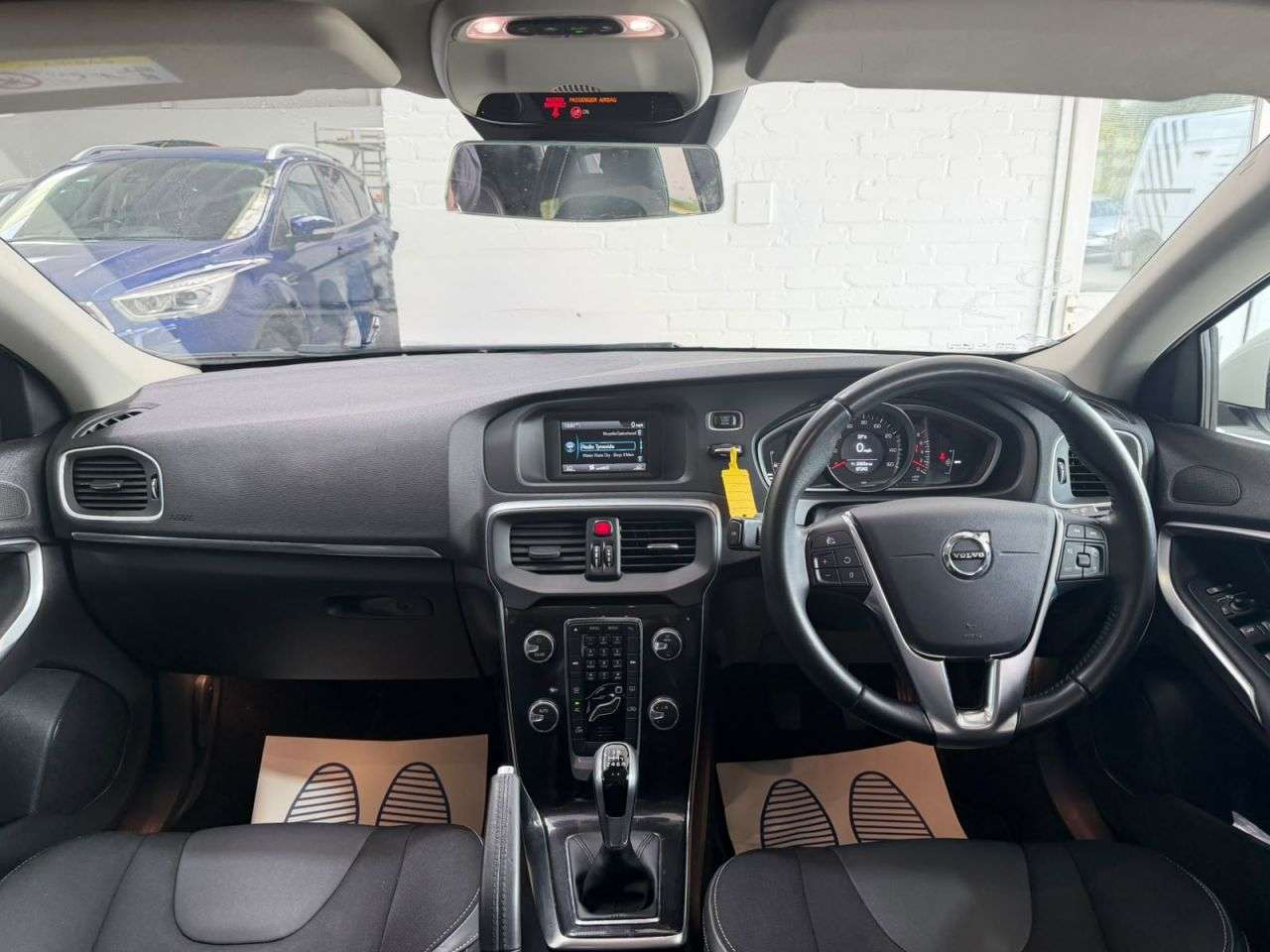 A 2017 VOLVO V40 2.0 T2 Momentum Hatchback 5dr Petrol Manual Euro 6 (s/s) (122 ps) NATIONWID A 2017 VOLVO V40 2.0 T2 Momentum Hatchback 5dr Petrol Manual Euro 6 (s/s) (122 ps) NATIONWID