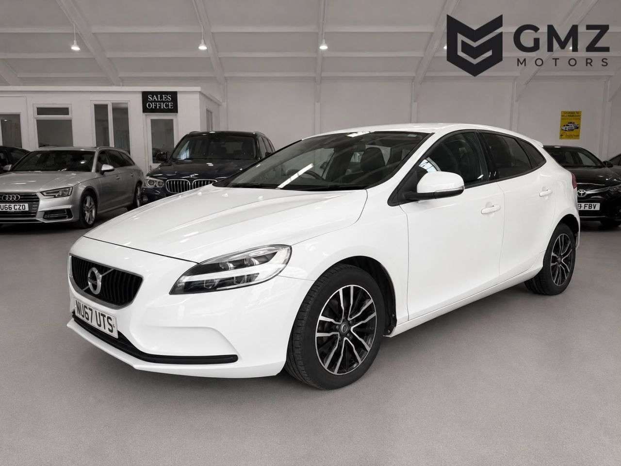 A 2017 VOLVO V40 2.0 T2 Momentum Hatchback 5dr Petrol Manual Euro 6 (s/s) (122 ps) NATIONWID A 2017 VOLVO V40 2.0 T2 Momentum Hatchback 5dr Petrol Manual Euro 6 (s/s) (122 ps) NATIONWID