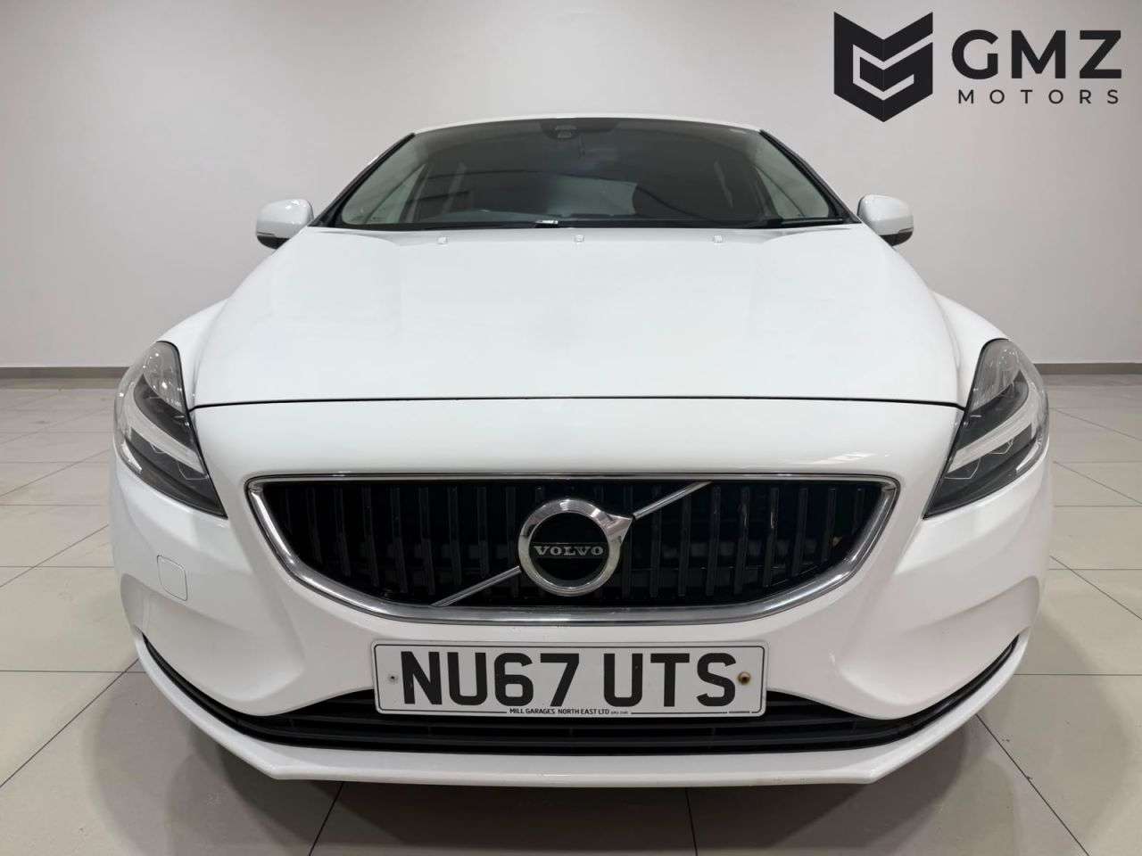 A 2017 VOLVO V40 2.0 T2 Momentum Hatchback 5dr Petrol Manual Euro 6 (s/s) (122 ps) NATIONWID A 2017 VOLVO V40 2.0 T2 Momentum Hatchback 5dr Petrol Manual Euro 6 (s/s) (122 ps) NATIONWID