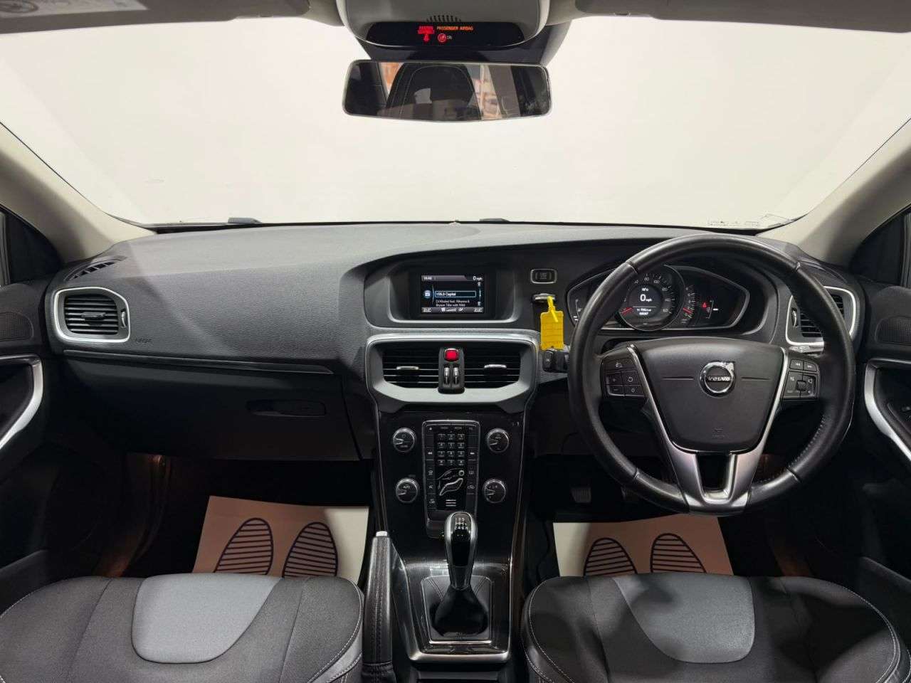 A 2017 VOLVO V40 2.0 T2 Momentum Hatchback 5dr Petrol Manual Euro 6 (s/s) (122 ps) NATIONWID A 2017 VOLVO V40 2.0 T2 Momentum Hatchback 5dr Petrol Manual Euro 6 (s/s) (122 ps) NATIONWID