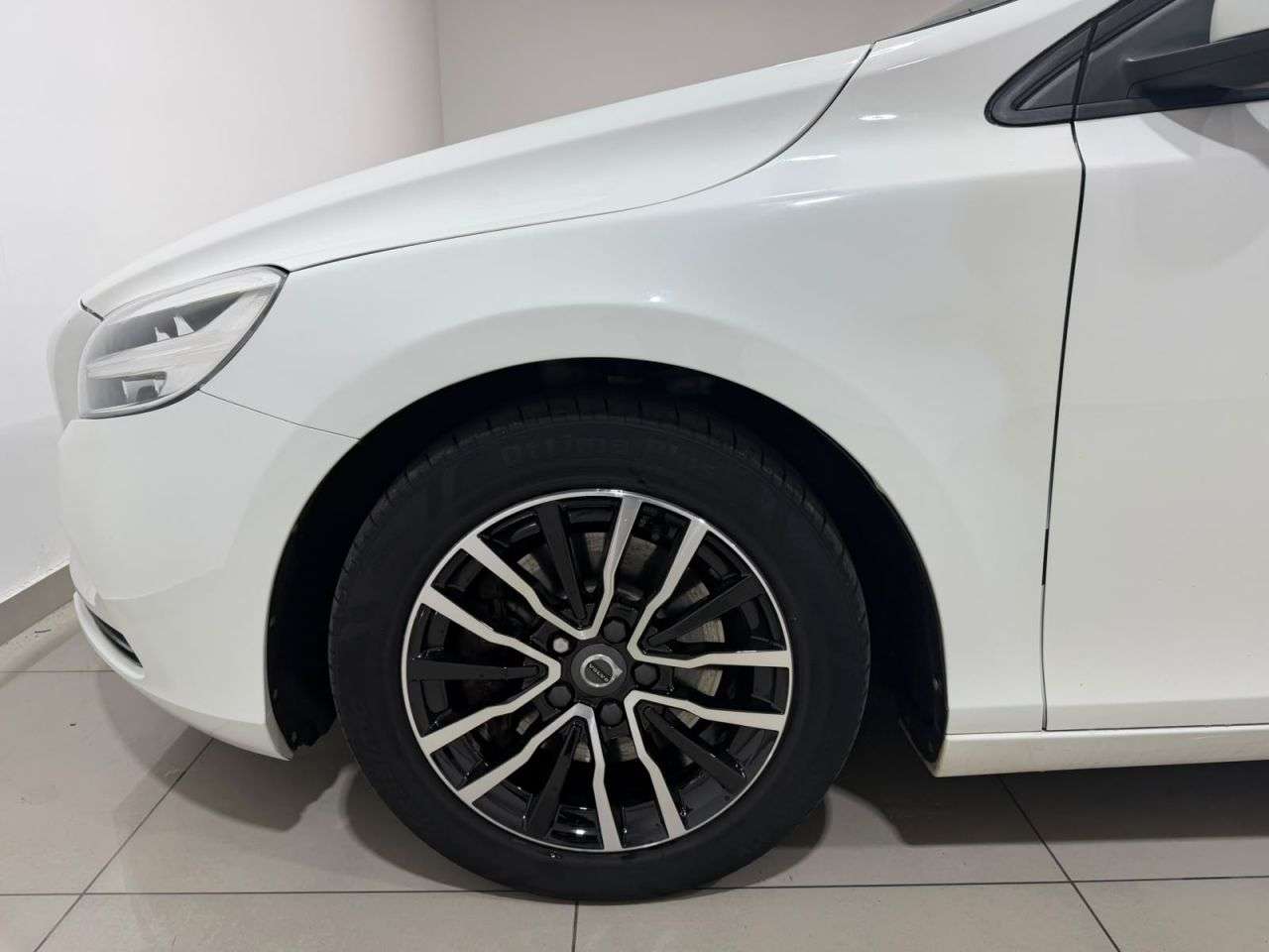 2017 VOLVO V40 2017 VOLVO V40