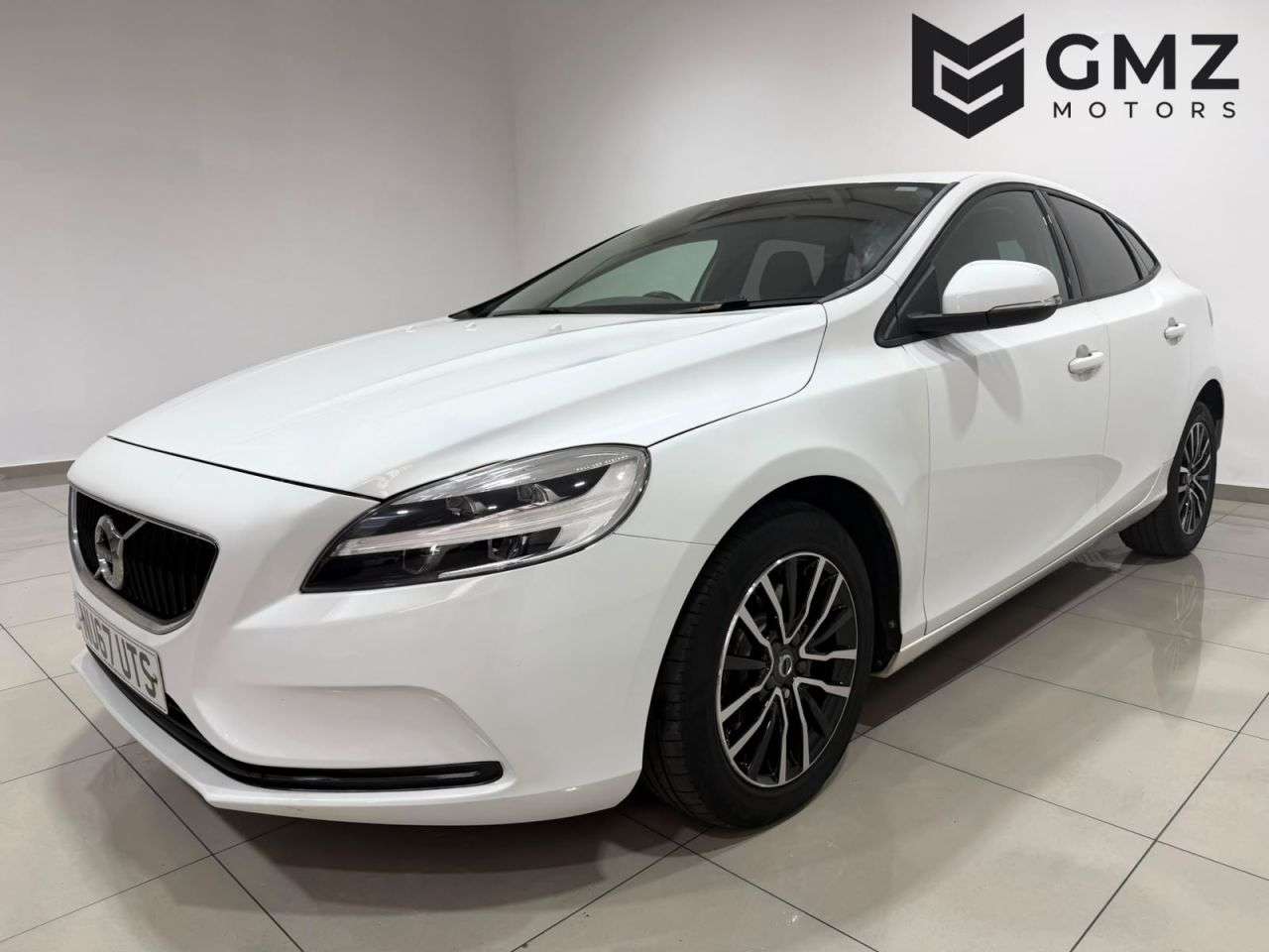 A 2017 VOLVO V40 2.0 T2 Momentum Hatchback 5dr Petrol Manual Euro 6 (s/s) (122 ps) NATIONWID A 2017 VOLVO V40 2.0 T2 Momentum Hatchback 5dr Petrol Manual Euro 6 (s/s) (122 ps) NATIONWID
