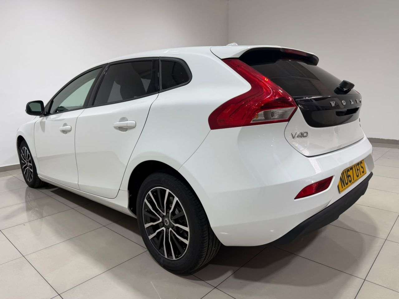 2017 VOLVO V40 2017 VOLVO V40