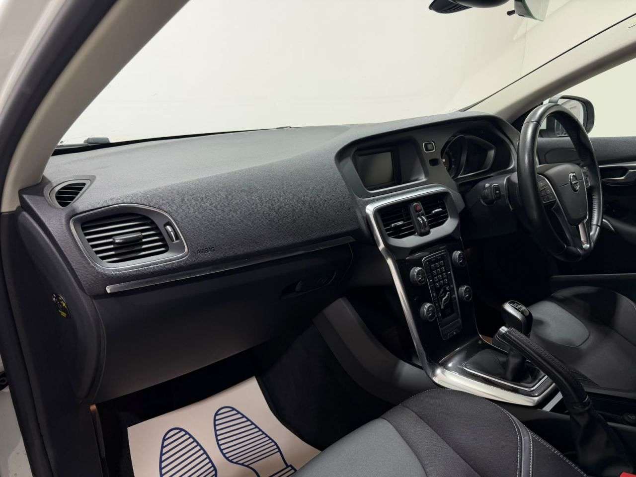 2017 VOLVO V40 2017 VOLVO V40