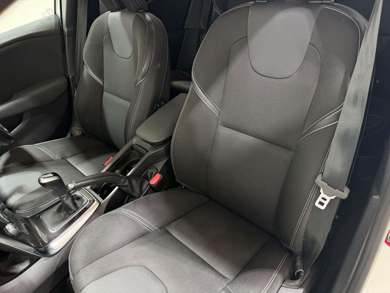 2017 VOLVO V40 2017 VOLVO V40