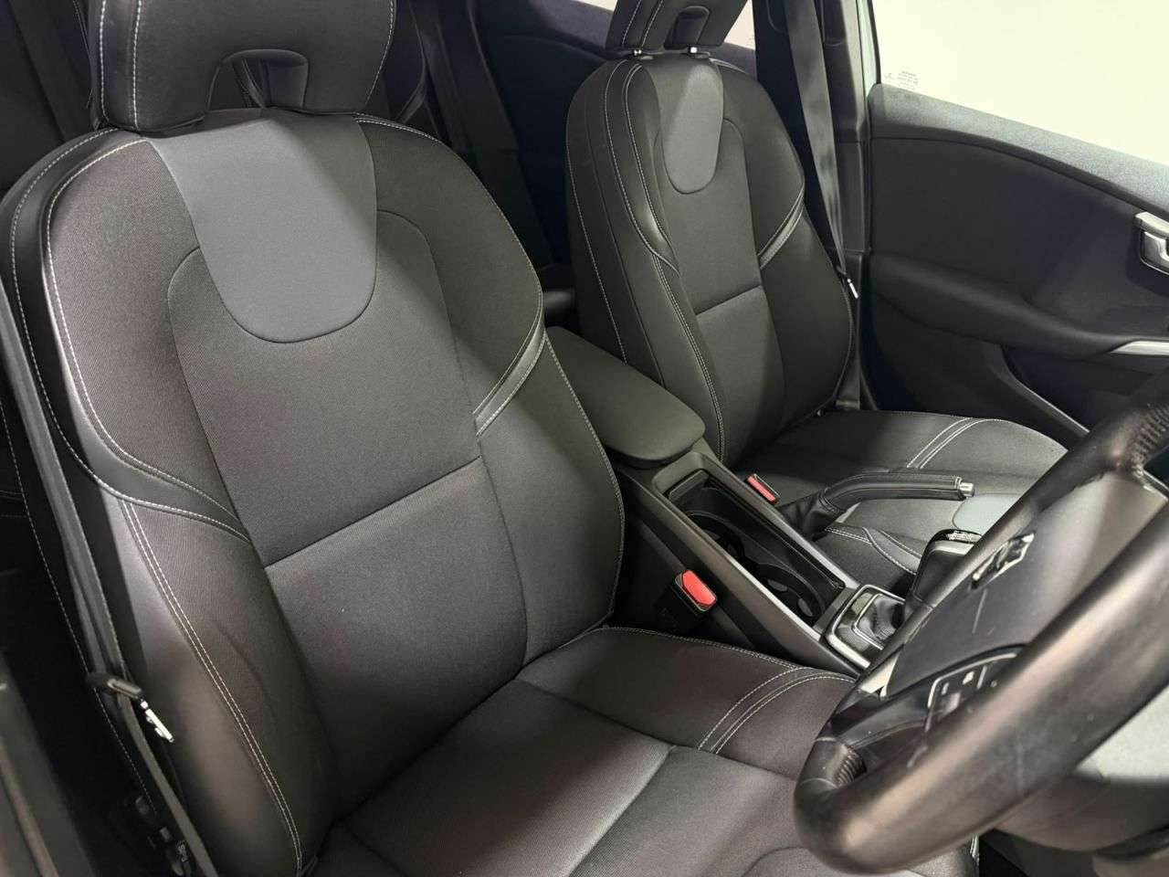 2017 VOLVO V40 2017 VOLVO V40