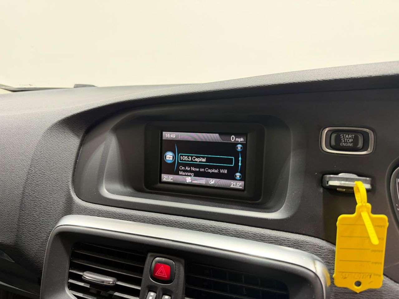 2017 VOLVO V40 2017 VOLVO V40