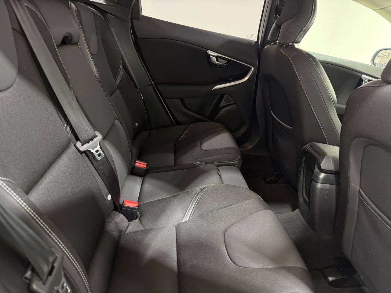 2017 VOLVO V40 2017 VOLVO V40