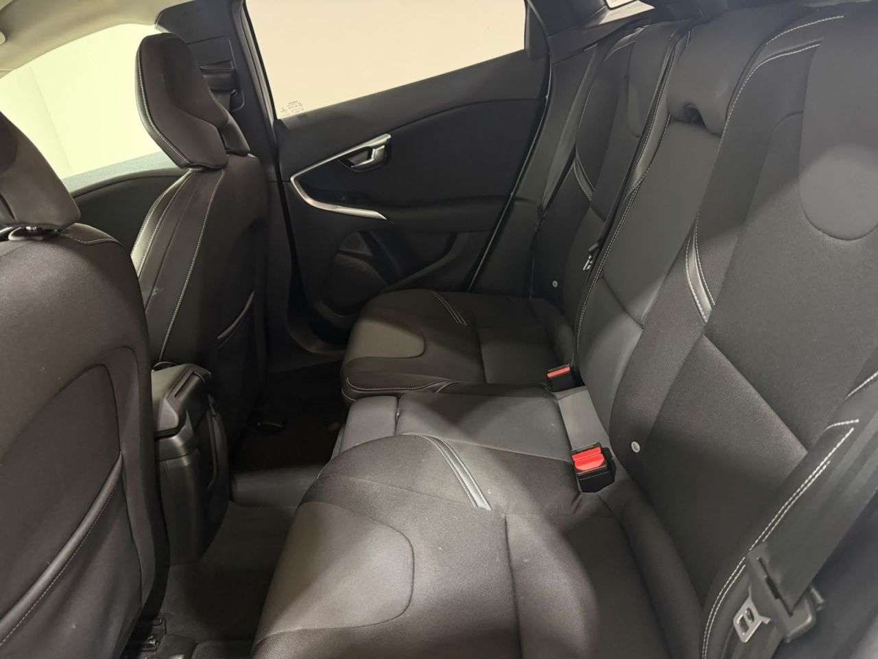 2017 VOLVO V40 2017 VOLVO V40