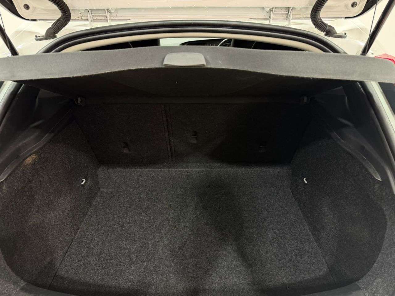 2017 VOLVO V40 2017 VOLVO V40