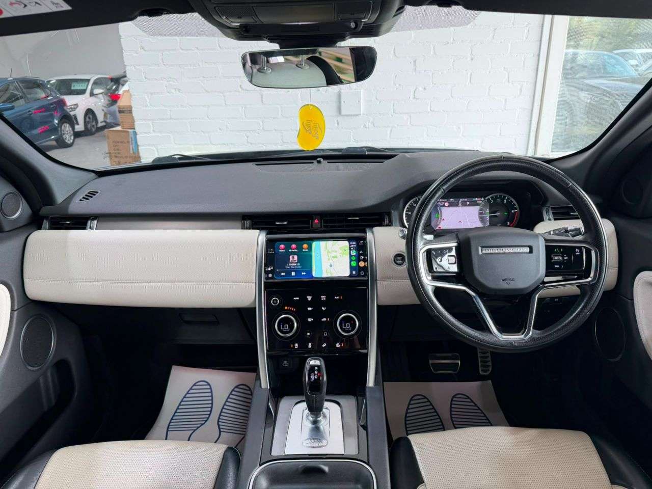 A 2021 LAND ROVER DISCOVERY SPORT 2.0 D165 MHEV R-Dynamic S Plus SUV 5dr Diesel Auto 4WD Euro 6 (s/s) (163 ps A 2021 LAND ROVER DISCOVERY SPORT 2.0 D165 MHEV R-Dynamic S Plus SUV 5dr Diesel Auto 4WD Euro 6 (s/s) (163 ps