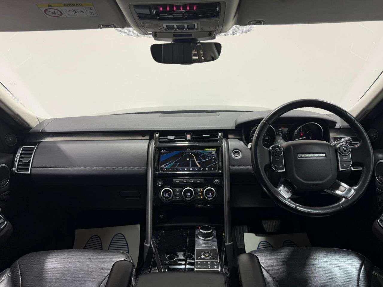 A 2017 LAND ROVER DISCOVERY 3.0 TD V6 First Edition SUV 5dr Diesel Auto 4WD Euro 6 (s/s) (258 ps) NATIO A 2017 LAND ROVER DISCOVERY 3.0 TD V6 First Edition SUV 5dr Diesel Auto 4WD Euro 6 (s/s) (258 ps) NATIO