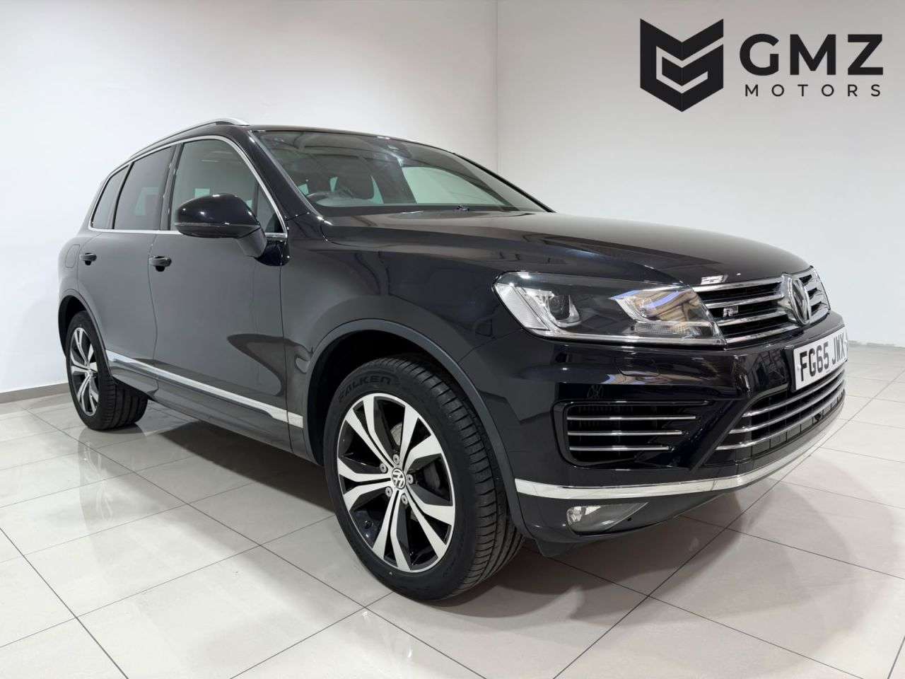 A 2015 VOLKSWAGEN TOUAREG 3.0 TDI V6 BlueMotion Tech R-Line SUV 5dr Diesel Tiptronic 4WD Euro 6 (s/s) A 2015 VOLKSWAGEN TOUAREG 3.0 TDI V6 BlueMotion Tech R-Line SUV 5dr Diesel Tiptronic 4WD Euro 6 (s/s)
