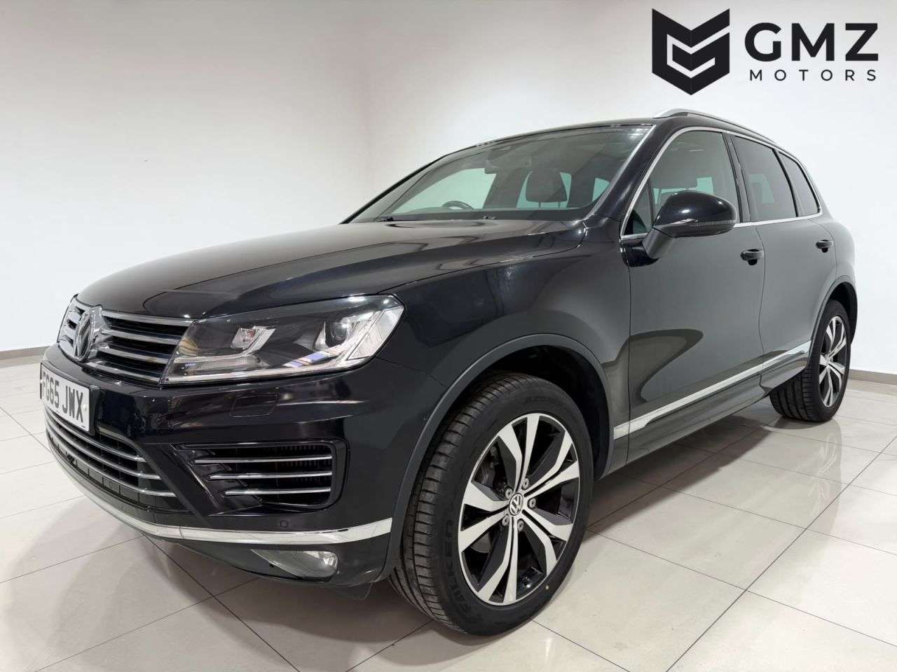 A 2015 VOLKSWAGEN TOUAREG 3.0 TDI V6 BlueMotion Tech R-Line SUV 5dr Diesel Tiptronic 4WD Euro 6 (s/s) A 2015 VOLKSWAGEN TOUAREG 3.0 TDI V6 BlueMotion Tech R-Line SUV 5dr Diesel Tiptronic 4WD Euro 6 (s/s)