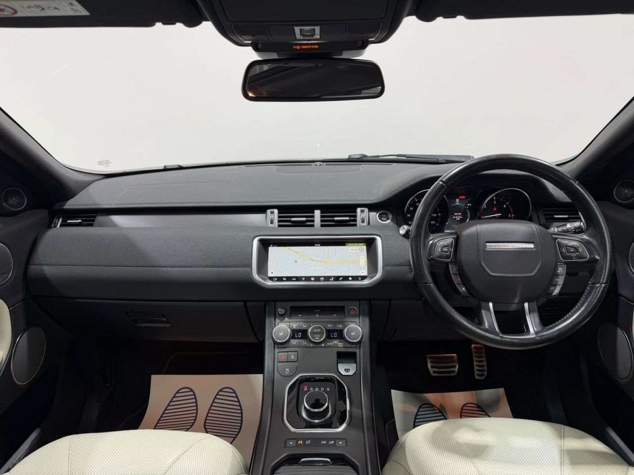 A 2018 LAND ROVER RANGE ROVER EVOQUE 2.0 TD4 HSE Dynamic SUV 5dr Diesel Auto 4WD Euro 6 (s/s) (180 ps) NATIONWID A 2018 LAND ROVER RANGE ROVER EVOQUE 2.0 TD4 HSE Dynamic SUV 5dr Diesel Auto 4WD Euro 6 (s/s) (180 ps) NATIONWID