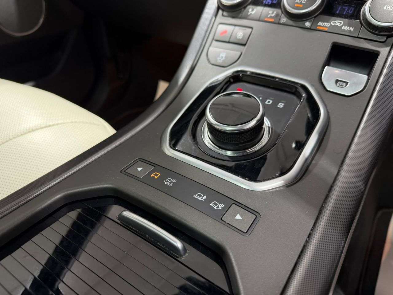 2018 LAND ROVER RANGE ROVER EVOQUE 2018 LAND ROVER RANGE ROVER EVOQUE