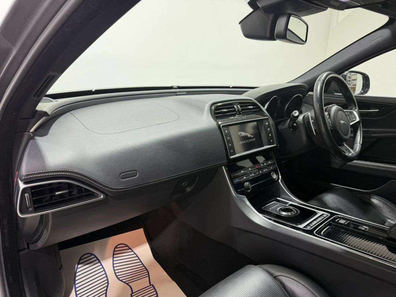 2017 JAGUAR XE 2017 JAGUAR XE