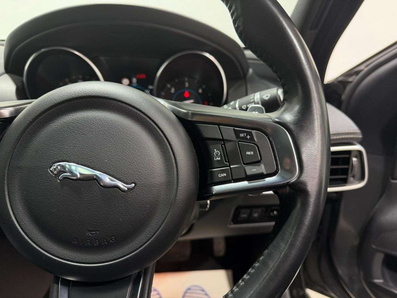 2017 JAGUAR XE 2017 JAGUAR XE