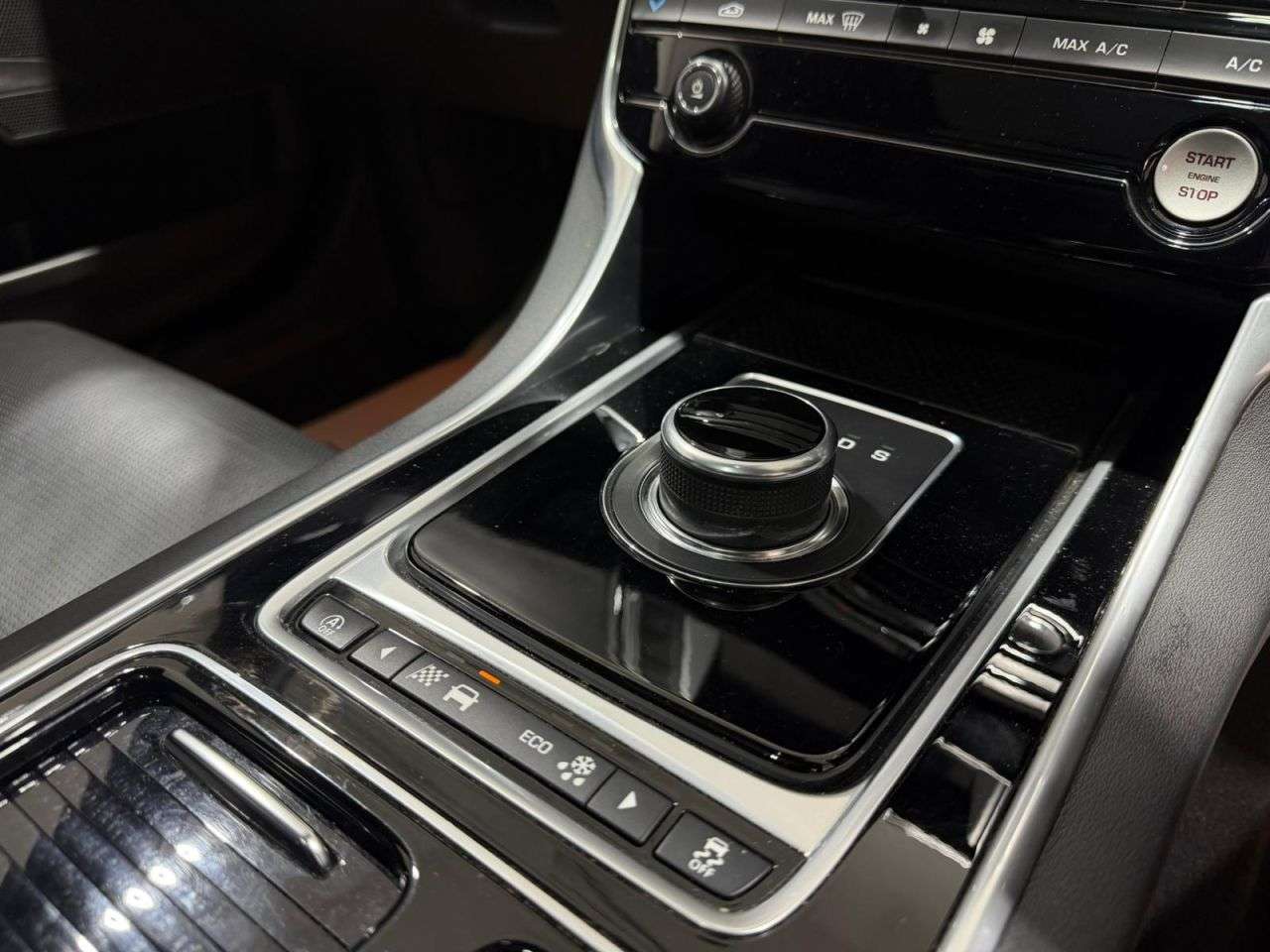 2017 JAGUAR XE 2017 JAGUAR XE