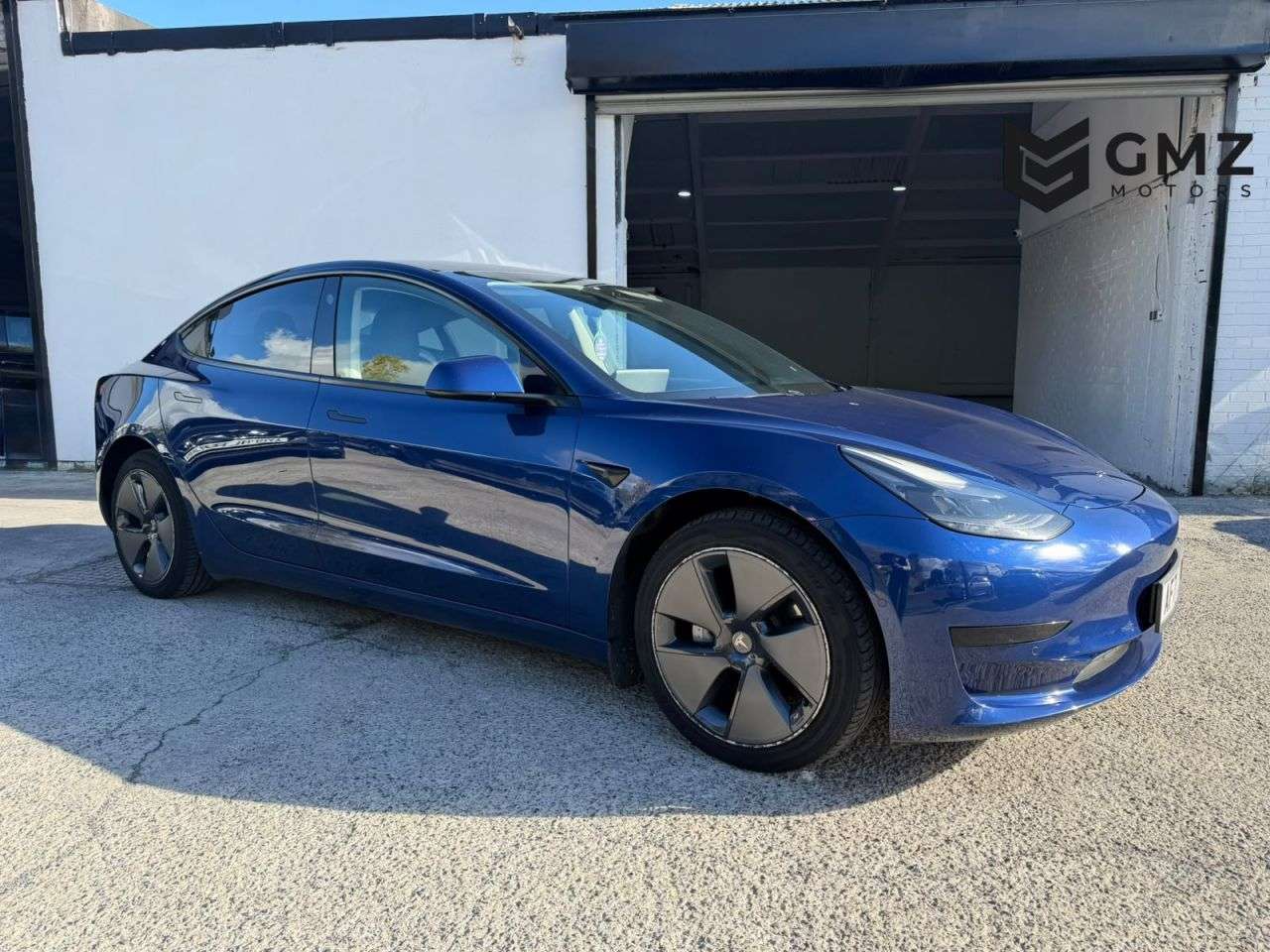 A 2021 TESLA MODEL 3 Standard Range Plus Saloon 4dr Electric Auto RWD (241 bhp) NATIONWIDE DELIV A 2021 TESLA MODEL 3 Standard Range Plus Saloon 4dr Electric Auto RWD (241 bhp) NATIONWIDE DELIV