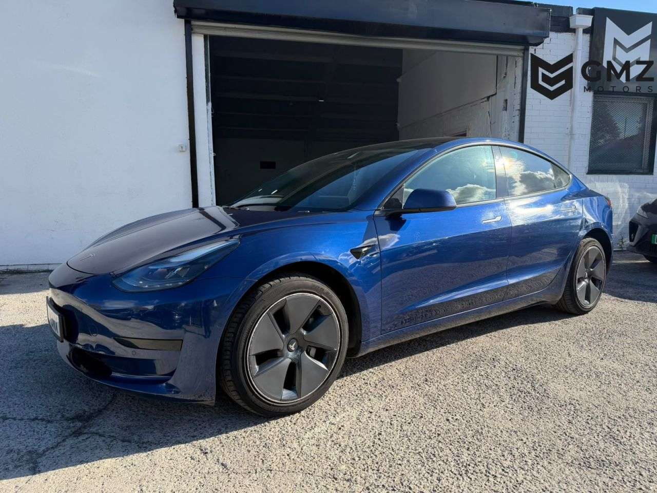 A 2021 TESLA MODEL 3 Standard Range Plus Saloon 4dr Electric Auto RWD (241 bhp) NATIONWIDE DELIV A 2021 TESLA MODEL 3 Standard Range Plus Saloon 4dr Electric Auto RWD (241 bhp) NATIONWIDE DELIV