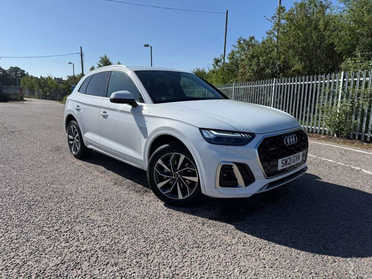 A 2021 AUDI Q5 2.0 TDI 40 S line SUV 5dr Diesel S Tronic quattro Euro 6 (s/s) (204 ps) A 2021 AUDI Q5 2.0 TDI 40 S line SUV 5dr Diesel S Tronic quattro Euro 6 (s/s) (204 ps)
