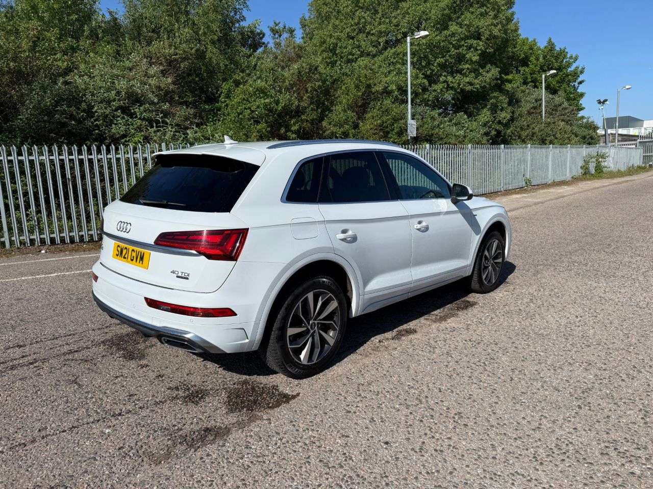 A 2021 AUDI Q5 2.0 TDI 40 S line SUV 5dr Diesel S Tronic quattro Euro 6 (s/s) (204 ps) A 2021 AUDI Q5 2.0 TDI 40 S line SUV 5dr Diesel S Tronic quattro Euro 6 (s/s) (204 ps)